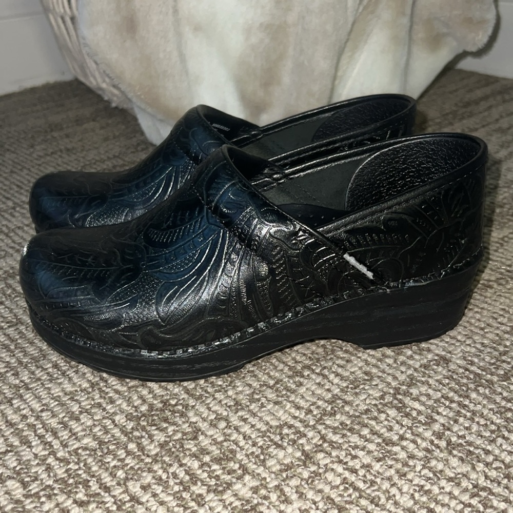Dansko Professional Tooled Black Size 38 - image 1